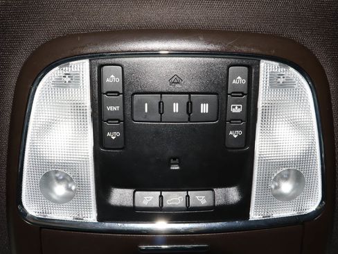Used 2019 Jeep Grand Cherokee Overland AWD/4WD image 33