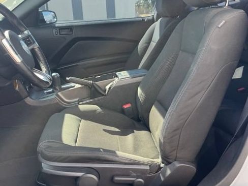 Used 2014 Ford Mustang Coupe RWD image 31