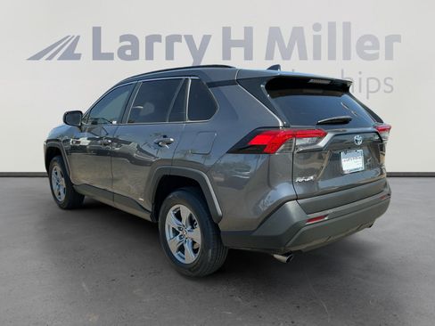 Used 2022 Toyota RAV4 LE AWD/4WD image 3