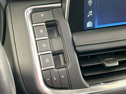 Used 2023 Chevrolet Suburban High Country w/ Advanced Technology Package image 17