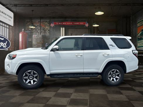 Used 2021 Toyota 4Runner TRD Off-Road Premium w/ Moonroof Package AWD/4WD image 3