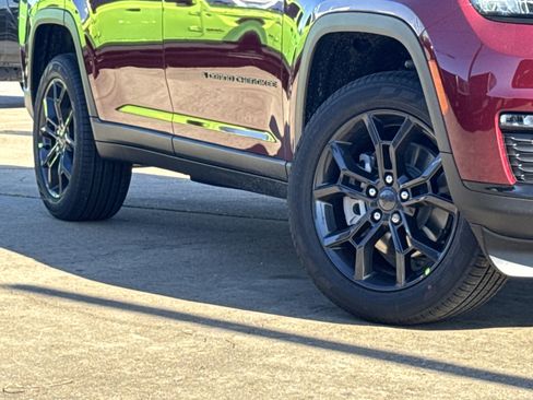 New 2025 Jeep Grand Cherokee L Limited image 3