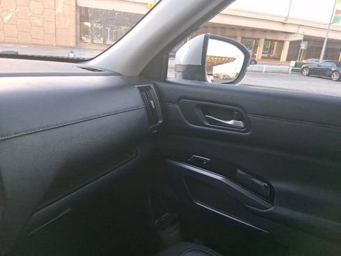 Used 2022 Nissan Pathfinder SL AWD/4WD image 9