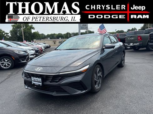 Used 2025 Hyundai Elantra SEL FWD image 3