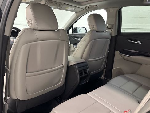 Used 2023 Cadillac XT4 Luxury w/ Cold Weather Package AWD/4WD image 14