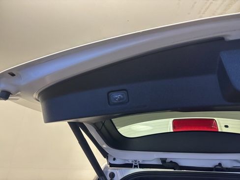 Used 2014 Ford Explorer XLT w/ Equipment Group 202A image 9