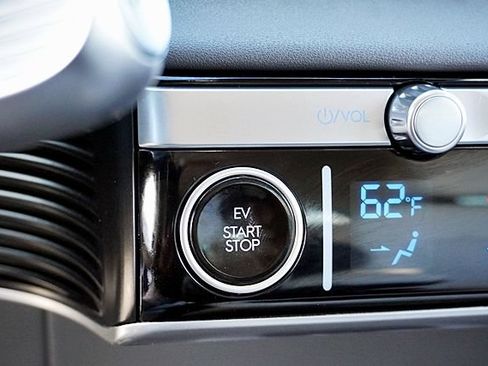Certified 2024 Hyundai Ioniq 5 Limited RWD image 32