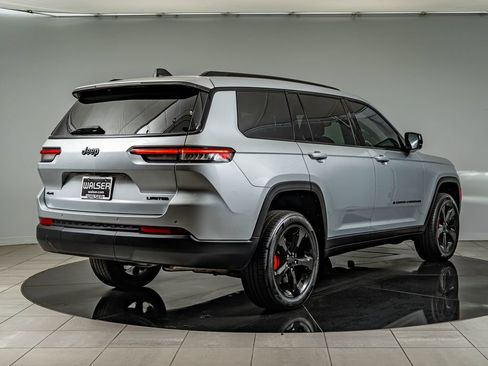 Used 2025 Jeep Grand Cherokee L Limited w/ Black Appearance Package AWD/4WD image 5