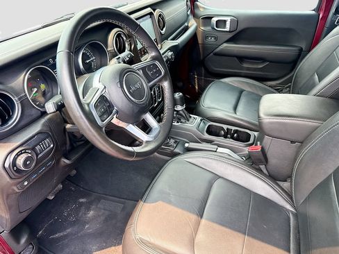 Used 2022 Jeep Wrangler Unlimited Sahara AWD/4WD image 25