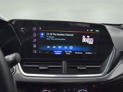 Used 2024 Chevrolet Trax ACTIV w/ Sunroof Package image 17