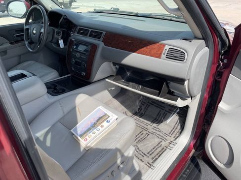Used 2010 Chevrolet Suburban LT AWD/4WD image 24