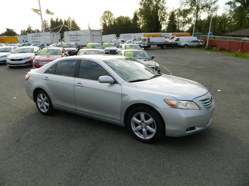Used 2007 Toyota Camry XLE image 2