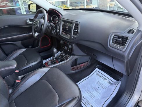 Used 2019 Jeep Compass Trailhawk w/ Leather Interior Group AWD/4WD image 29
