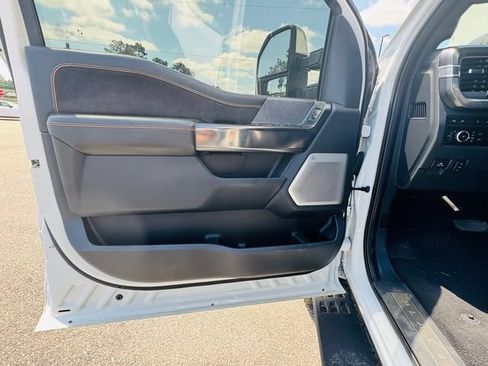 Used 2024 Ford F250 Platinum w/ Tremor Off-Road Package AWD/4WD image 4