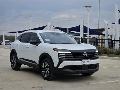 Used 2026 Nissan Kicks SV image 2