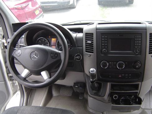 Used 2014 Mercedes-Benz Sprinter 2500 image 12