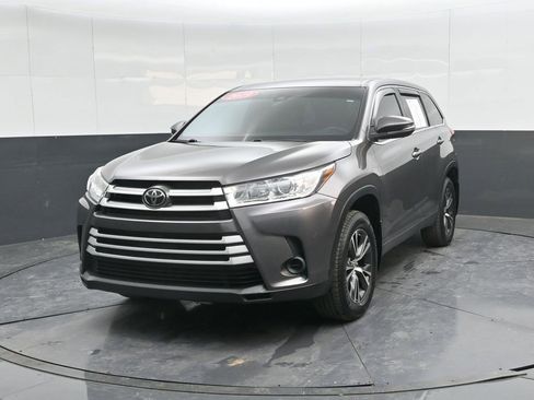 Used 2019 Toyota Highlander LE image 6