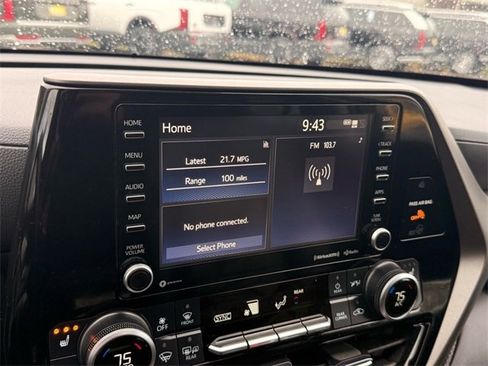 Used 2021 Toyota Highlander XLE image 16