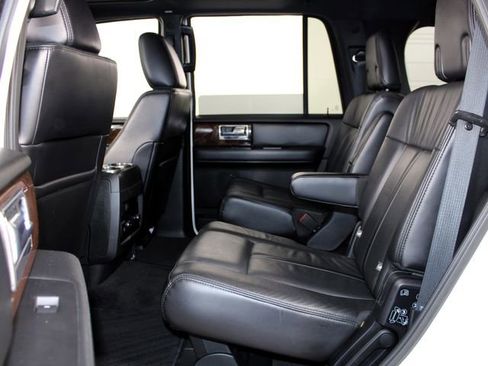 Used 2016 Lincoln Navigator Select image 23