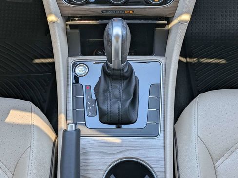 Used 2018 Volkswagen Passat 2.0T SE FWD image 18
