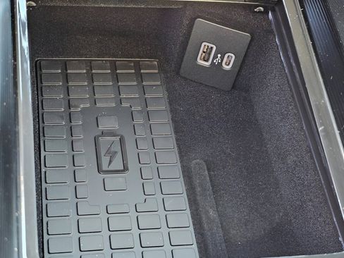 Used 2025 Lincoln Corsair AWD w/ Equipment Group 101A image 11