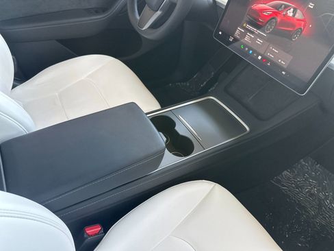 Used 2023 Tesla Model Y Long Range AWD/4WD image 17