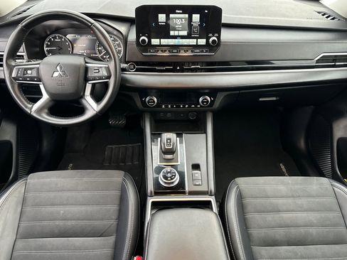 Used 2024 Mitsubishi Outlander SE image 14