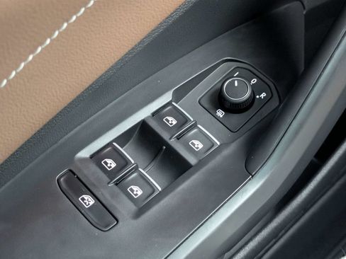 Certified 2025 Volkswagen Jetta SEL FWD image 24