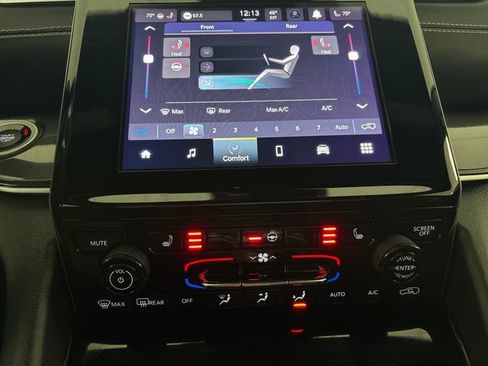 Used 2021 Jeep Grand Cherokee L Laredo image 43