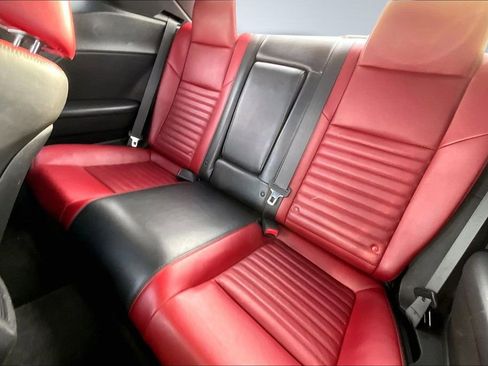 Used 2013 Dodge Challenger SXT image 26