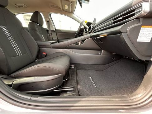 New 2025 Hyundai Elantra Blue image 26