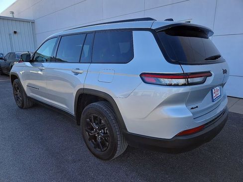 Used 2024 Jeep Grand Cherokee L Altitude image 4