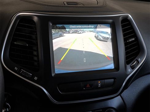 Used 2022 Jeep Cherokee Latitude w/ Sun & Sound Group image 15