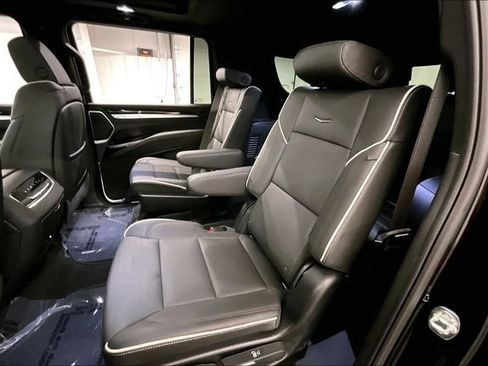 Used 2025 Cadillac Escalade ESV Premium Luxury AWD/4WD image 26