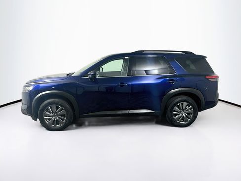 Used 2025 Nissan Pathfinder SV FWD image 4