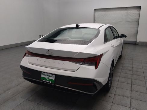 Used 2025 Hyundai Elantra SEL FWD image 9