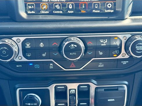 Used 2023 Jeep Wrangler Unlimited Sahara w/ Cold Weather Group AWD/4WD image 17