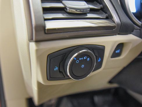 Used 2019 Ford Fusion SEL image 18