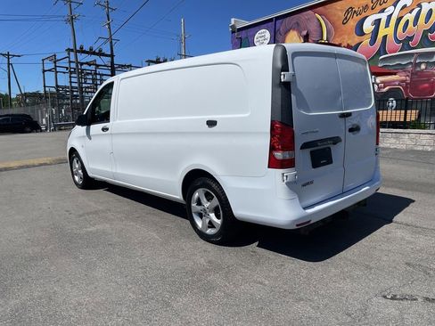 Used 2021 Mercedes-Benz Metris image 3