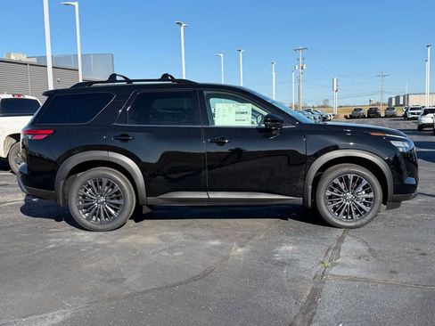 New 2026 Nissan Pathfinder SL image 3