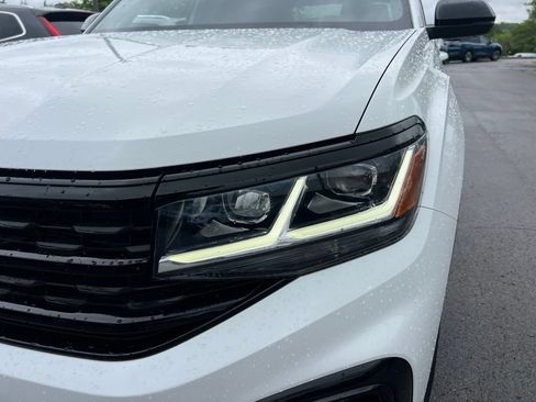 Used 2023 Volkswagen Atlas Cross Sport SEL R-Line AWD/4WD image 10