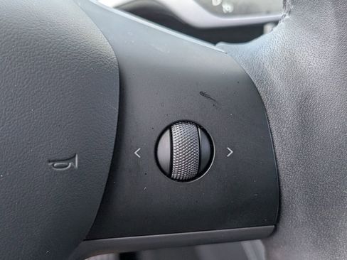 Used 2025 Tesla Model Y Long Range RWD image 23