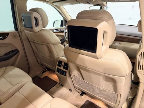 Used 2015 Mercedes-Benz GL 450 4MATIC w/ Appearance Package image 23