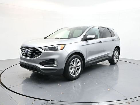 Used 2024 Ford Edge Titanium image 3