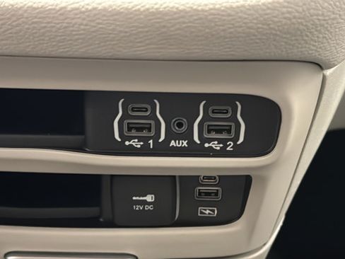 Used 2022 Chrysler Pacifica Touring-L FWD image 31