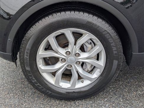 Used 2020 Land Rover Discovery SE image 13