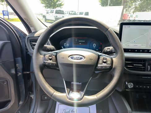 Used 2023 Ford Escape Platinum AWD/4WD image 13