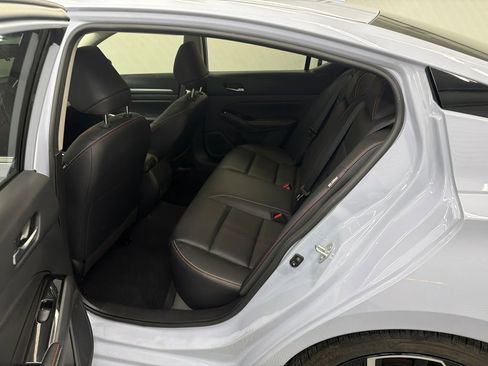 Used 2024 Nissan Altima 2.5 SR w/ SR Premium Package image 20