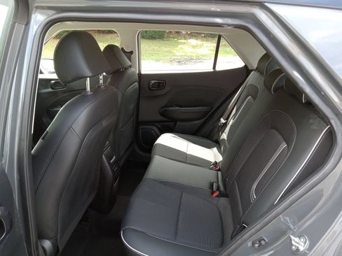 Used 2024 Hyundai Venue Limited FWD image 23