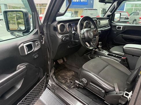 Used 2020 Jeep Wrangler Sport image 16